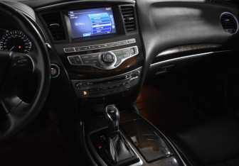 Подержанный автомобиль Infiniti QX60 2018 года (25 фото)