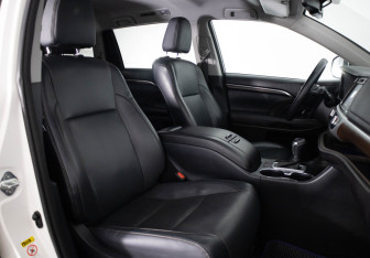 Подержанный автомобиль Toyota Highlander 2015 года (21 фото)