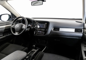 Подержанный автомобиль Mitsubishi Outlander 2017 года (9 фото)