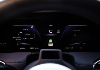 Подержанный автомобиль Hongqi E-HS9 2021 года (15 фото)