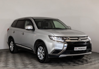 Подержанный автомобиль Mitsubishi Outlander 2017 года (3 фото)