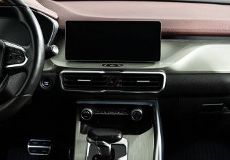 Подержанный автомобиль Geely Coolray 2023 года (14 фото)