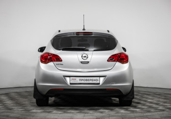 Подержанный автомобиль Opel Astra Hatchback 2011 года (6 фото)