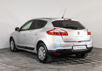Подержанный автомобиль Renault Megane Hatchback 2011 года (7 фото)