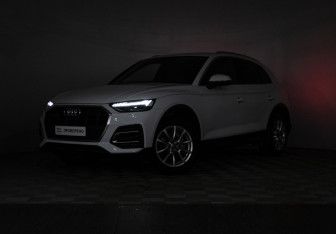 Подержанный автомобиль Audi Q5 2021 года (27 фото)