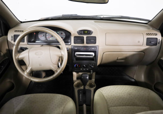 Подержанный автомобиль Kia Rio Wagon 2005 года (9 фото)