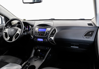 Подержанный автомобиль Hyundai ix35 2010 года (9 фото)