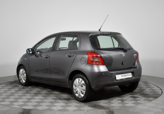 Подержанный автомобиль Toyota Yaris Hatchback 2008 года (7 фото)