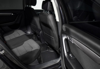 Подержанный автомобиль Volkswagen Passat Sedan 2011 года (12 фото)