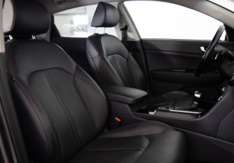 Подержанный автомобиль Kia Optima Sedan 2017 года (11 фото)