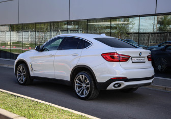 Подержанный автомобиль BMW X6 2015 года (5 фото)