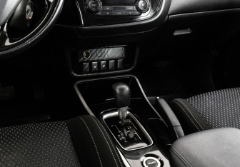 Подержанный автомобиль Mitsubishi Outlander 2017 года (13 фото)