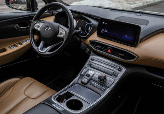 Подержанный автомобиль Hyundai Santa Fe 2022 года (9 фото)