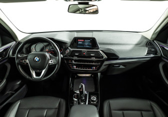 Подержанный автомобиль BMW X3 2018 года (13 фото)
