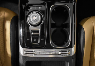 Подержанный автомобиль Kia Carnival 2021 года (13 фото)