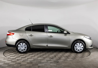 Подержанный автомобиль Renault Fluence 2014 года (4 фото)