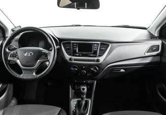 Подержанный автомобиль Hyundai Solaris Sedan 2017 года (13 фото)