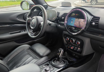Подержанный автомобиль MINI Clubman Wagon 2022 года (27 фото)