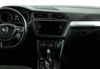 Подержанный автомобиль Volkswagen Tiguan 2019 года (14 фото)