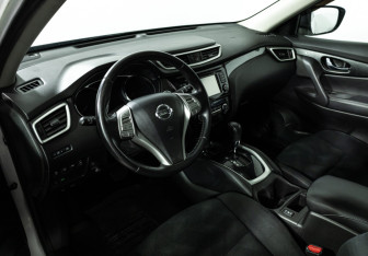 Подержанный автомобиль Nissan X-Trail 2015 года (11 фото)