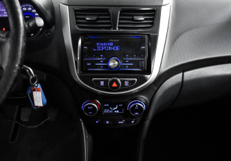 Подержанный автомобиль Hyundai Solaris Sedan 2015 года (16 фото)