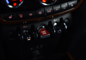 Подержанный автомобиль MINI Countryman 2017 года (21 фото)