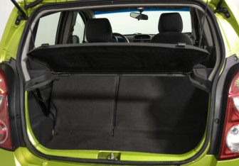 Подержанный автомобиль Chevrolet Spark 2013 года (21 фото)
