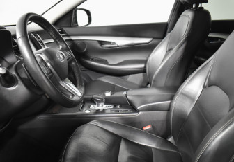 Подержанный автомобиль Infiniti QX50 2018 года (10 фото)