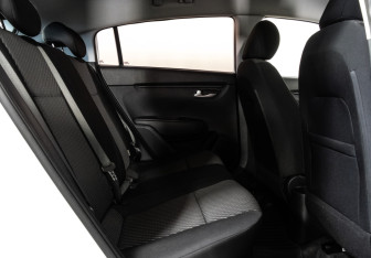 Подержанный автомобиль Kia Rio Hatchback 2019 года (15 фото)