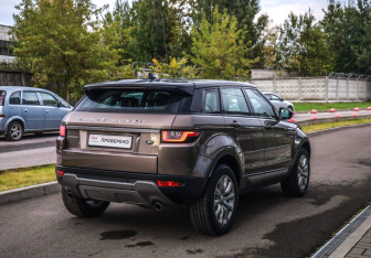 Подержанный автомобиль Land Rover Range Rover Evoque 2017 года (6 фото)