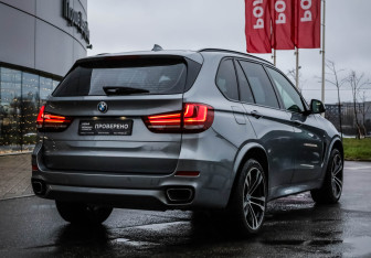 Подержанный автомобиль BMW X5 2018 года (7 фото)