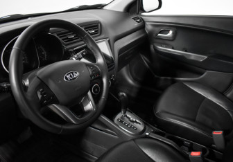 Подержанный автомобиль Kia Rio Sedan 2013 года (9 фото)