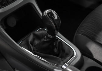 Подержанный автомобиль Opel Astra Hatchback 2011 года (10 фото)