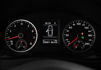 Подержанный автомобиль Volkswagen Tiguan 2015 года (17 фото)