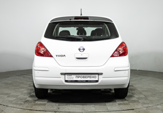 Подержанный автомобиль Nissan Tiida Hatchback 2013 года (6 фото)