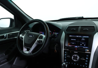 Подержанный автомобиль Ford Explorer 2013 года (13 фото)