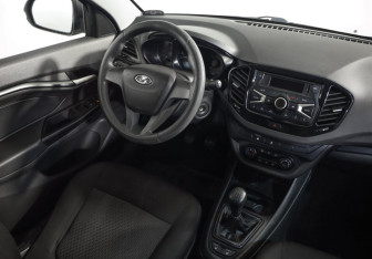 Подержанный автомобиль LADA (ВАЗ) Vesta Sedan 2016 года (8 фото)
