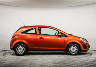 Подержанный автомобиль Opel Corsa 2013 года (4 фото)