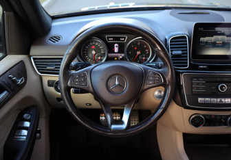 Подержанный автомобиль Mercedes-Benz GLE 2017 года (9 фото)