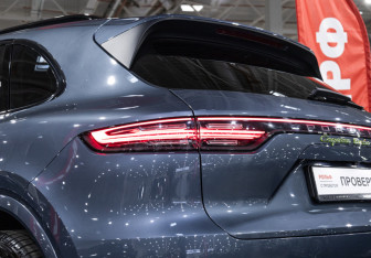 Подержанный автомобиль Porsche Cayenne 2018 года (18 фото)