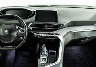 Подержанный автомобиль Peugeot 5008 Suv 2018 года (14 фото)