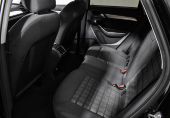 Подержанный автомобиль Audi Q3 2012 года (11 фото)