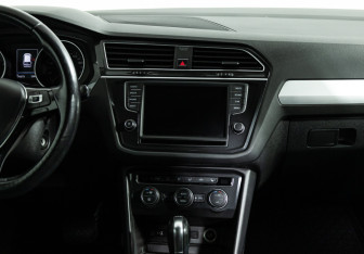 Подержанный автомобиль Volkswagen Tiguan 2017 года (14 фото)