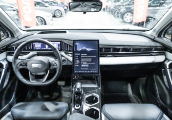 Подержанный автомобиль Geely Atlas 2024 года (14 фото)