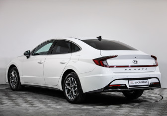 Подержанный автомобиль Hyundai Sonata 2023 года (7 фото)