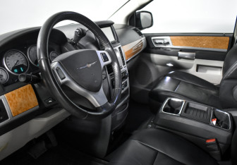 Подержанный автомобиль Chrysler Voyager 2008 года (9 фото)