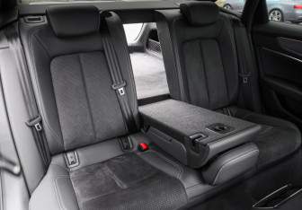 Подержанный автомобиль Audi A6 Sedan 2021 года (34 фото)