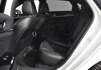 Подержанный автомобиль Kia K5 2022 года (12 фото)