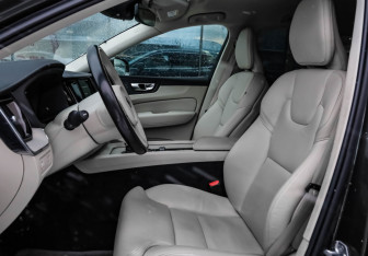 Подержанный автомобиль Volvo XC60 2021 года (22 фото)