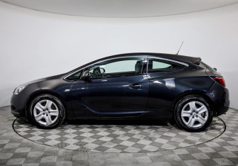 Подержанный автомобиль Opel Astra Hatchback 2011 года (7 фото)